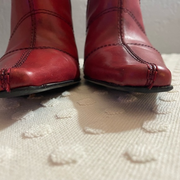 DIBA Vintage Red Bootie - Picture 15 of 16